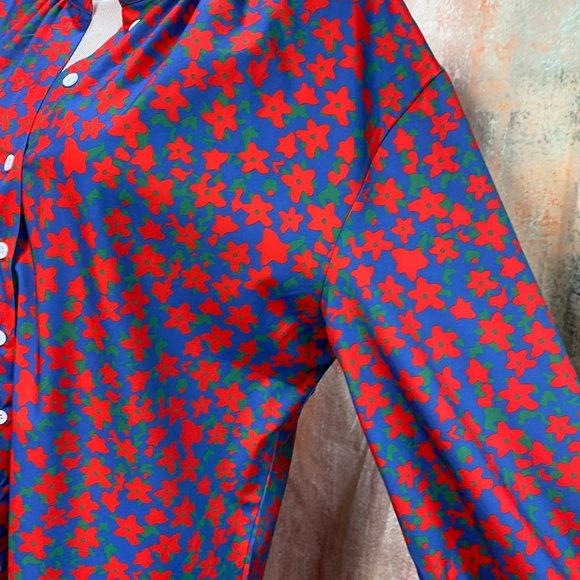 New๐Floral Blouse Button down with long Sleeves - Picture 4 of 12